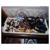 GROUPING: COSTUME JEWELRY NECKLACES