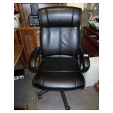 EXECUTIVE OFFICE CHAIR