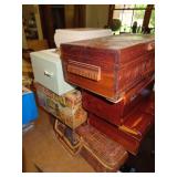 7 DECORATIVE BOXES AND BASKET