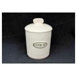UNMARKED POTTERY COOKIE JAR