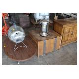 GOUPRING OF COFFLE TABLE, END TABLE W/ LAMP,