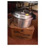 PRESSURE CANNER/COOKER