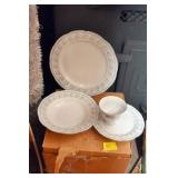 SEVICE FOR 4 CHINA SET