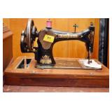SINGER PROTABLE HAND CRANK