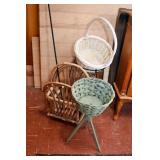 2 BASKETS, PLANTER,SHEPHERD HOOK