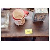 SMALL TABLE & FIGURINES