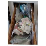 KITCHENWARE: SERVING TRAYS, STAINLESS FLATWARE, KI