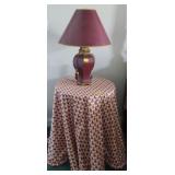 DECORATIVE TABLE WITH METAL TABLE LAMP W/SHADE