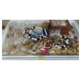 COSTUME JEWELRY: NECKLACES, BROOCHES, EARRINGS, AN