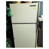 GE REFRIGERATOR AND FREEZER