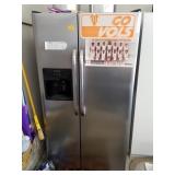 FRIDGEAIRE STAINLESS STEEL SIDE BY SIDE REFRIGERAT