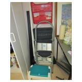 STEP LADDERS/STEP STOOL