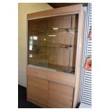 DISPLAY HUTCH