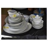 36 PIECE CHINA SET