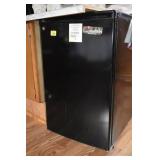 GE DORM SIZE REFRIGERATOR