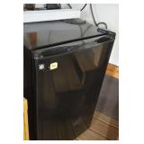 GE DORM SIZE REFRIGERATOR