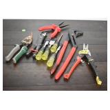 ASSORTED TIN SNIPS, WOOD CHISLES, PLIRES