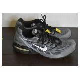 NIKE AIR SIZE 13US GREY