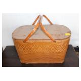 REDMAN BASKET WITH PLATES, CUPS AND MORE