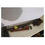 2 PIPE WRENCHES
