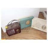 3 VINTAGE RADIOS