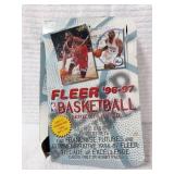 LOOSE BASKETBALL CARDS IN BOX