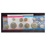 1975 UNC COIN SET - P & D MINTS