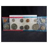 1977 UNC COIN SET - P & D MINTS