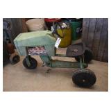 PEDAL TRACTOR