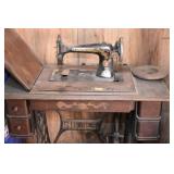 SINGER TREADLE SEWING MACHINE