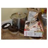 SELECTION OF KITCHEN ITEMS