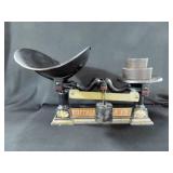 CAST IRON COUNTER SCALE