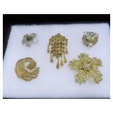 4 BROOCHES