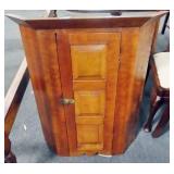 CORNER CABINET SECTION