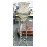 METAL STAND & VASE