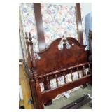 QUEEN SIZE POSTER BED
