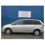 2005 Toyota SIENNA XLE