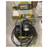 DEWALT 2800 PSI PRESSURE WASHER