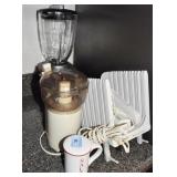 GROUPING: SMALL APPLIANCES: OSTER BLENDER, WEST