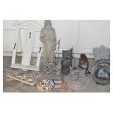 GROUPING: GARDEN DÉCOR ITEMS