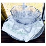 CLEAR GLASS BOWLS AND TRAYS