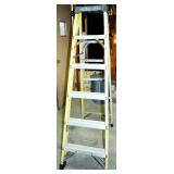 GREEN BULL FIBERGLASS 6 FT STEP LADDER
