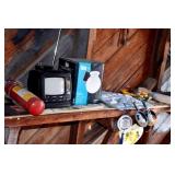 SMALL TV AND Dï¿½COR ITEMS