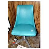 SWIVEL BACK CHAIR