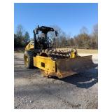 CAT SHEEPFOOT ROLLER CP56B 1,672.3hrs 157hp CAT C4