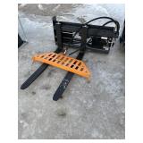 WOLVERINE HYD ADJUST PALLET FORKS FOR SKID STEER