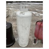 100lbs PROPANE TANK 1/4 FULL