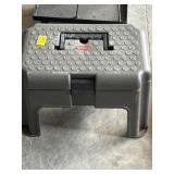 RUBBERMAID GARDEN SEAT/BOX