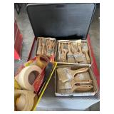 ASSORTMENT OF PAINT BRUSHES