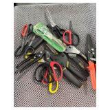 ASSORTMENT OF CLIPPERS AND SISSSORS